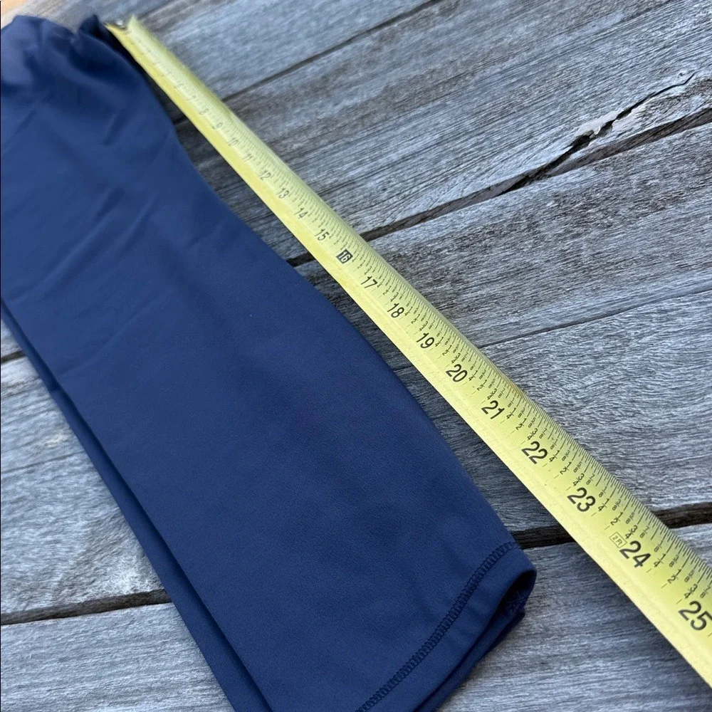 Vuori AllTheFeels legging size Small NWT BLUE COAST - Picture 3 of 5